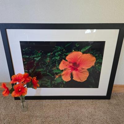 Hibiscus Wall Art & Faux Floral Arrangement