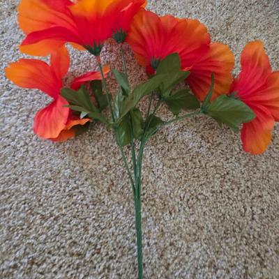 Hibiscus Wall Art & Faux Floral Arrangement