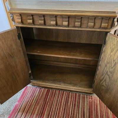 Vintage flat backed entryway Cabinet, Lamp & Accent Rug Set