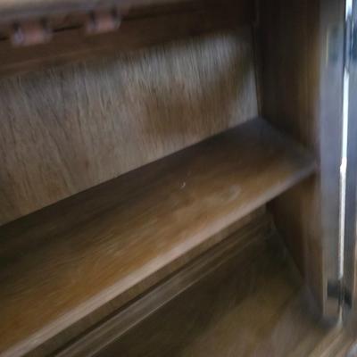 Vintage flat backed entryway Cabinet, Lamp & Accent Rug Set