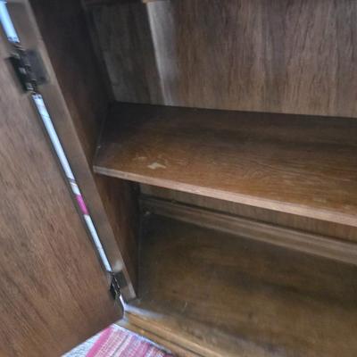 Vintage flat backed entryway Cabinet, Lamp & Accent Rug Set