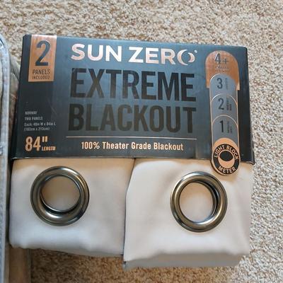 New Serta Serasoft Twin Blanket + Sun Zero Extreme Blackout Curtains (2 Panels)