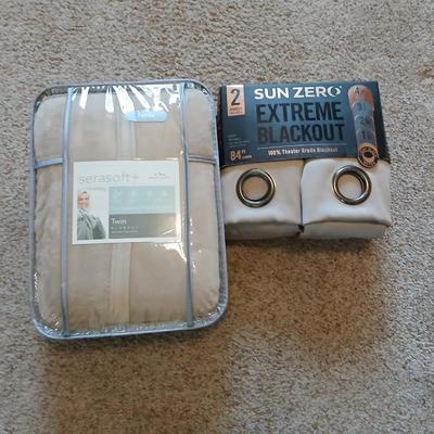 New Serta Serasoft Twin Blanket + Sun Zero Extreme Blackout Curtains (2 Panels)