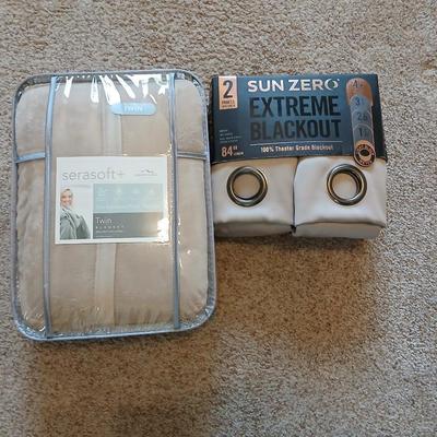 New Serta Serasoft Twin Blanket + Sun Zero Extreme Blackout Curtains (2 Panels)