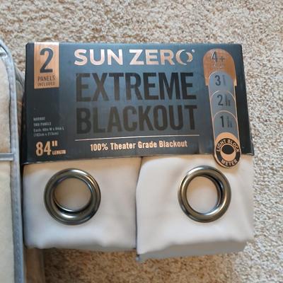 New Serta Serasoft Twin Blanket + Sun Zero Extreme Blackout Curtains (2 Panels)