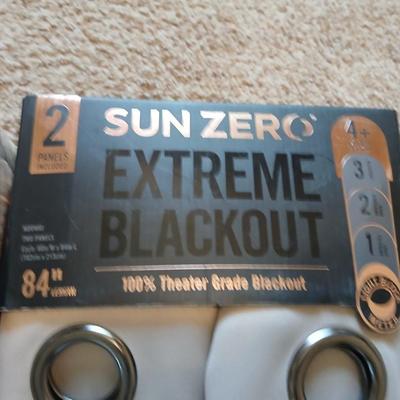 New Serta Serasoft Twin Blanket + Sun Zero Extreme Blackout Curtains (2 Panels)