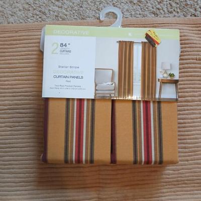 Decor Lot – Throw Rug, New Drapes & Floral Canvas Art