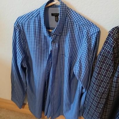 7 Men's Long Sleeve Button-Up Shirts – Size Medium