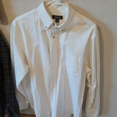7 Men's Long Sleeve Button-Up Shirts – Size Medium