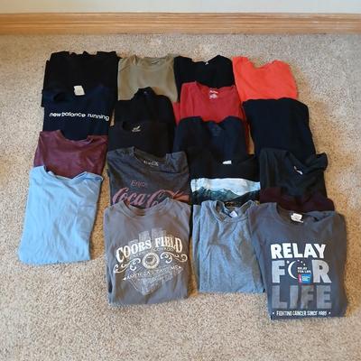 17 Men's Graphic and Solid T-Shirts – Size Medium