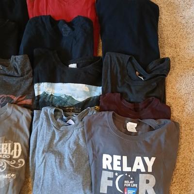 17 Men's Graphic and Solid T-Shirts – Size Medium