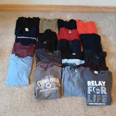 17 Men's Graphic and Solid T-Shirts – Size Medium