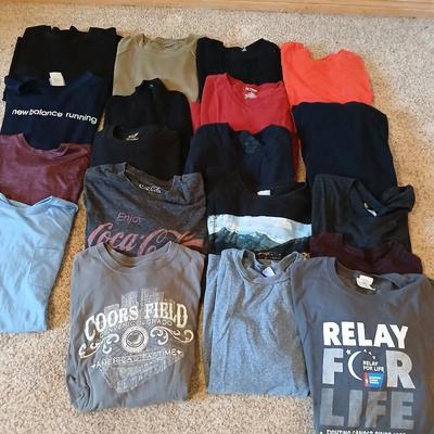 17 Men's Graphic and Solid T-Shirts – Size Medium