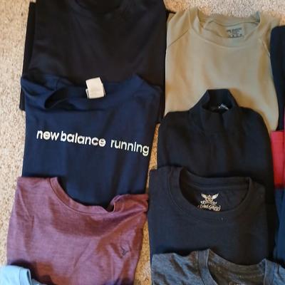 17 Men's Graphic and Solid T-Shirts – Size Medium