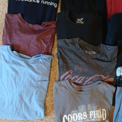 17 Men's Graphic and Solid T-Shirts – Size Medium