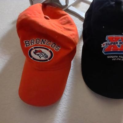 6 Sports Team Baseball Caps with wooden holder