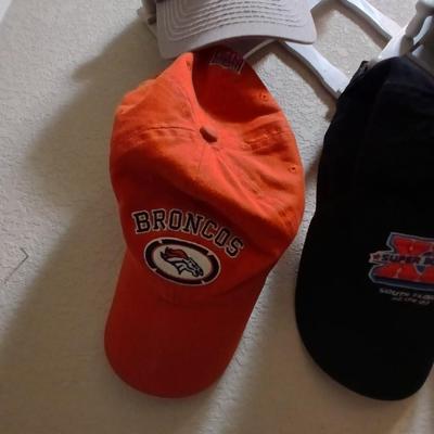 6 Sports Team Baseball Caps with wooden holder