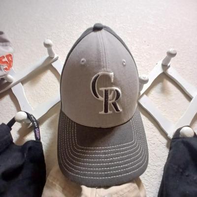 6 Sports Team Baseball Caps with wooden holder