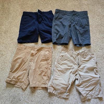 Men’s Shorts Lot – 4 Pairs (Size 30–32) – Urban Pipeline, Sonoma, J.Crew, and More