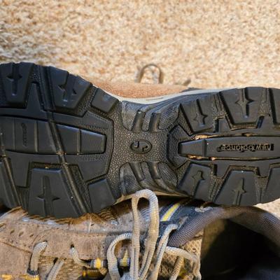 Men’s Athletic Shoes – New Balance Lot (2 Pairs, Size 8.5 US)