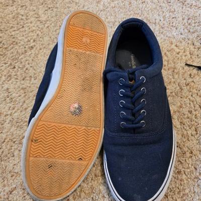 Men's Casual Shoes – Target Canvas Shoes & Skechers Work – Sizes 9 & 8