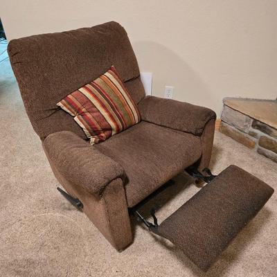 Ashley Furniture Rocker Recliner – Model MAXTYKO