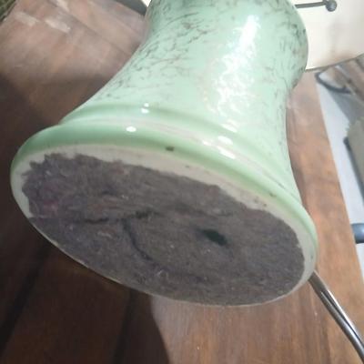 Fabulous eye-catching Mid-Century Modern Atomic era Table Lamp – Green Ceramic & Gold Wire Frame