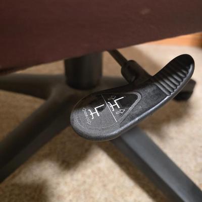 Ashley Furniture Small Leg Desk with office chair – Model H521-10 (Wood/Metal)