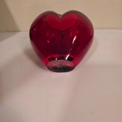 Decorative Items – Vase, Clock & Art Glass Heart