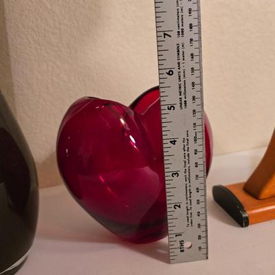 Decorative Items – Vase, Clock & Art Glass Heart