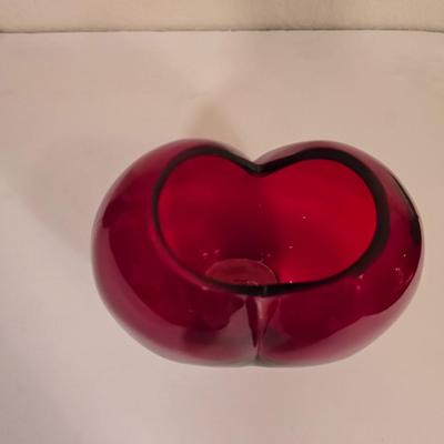 Decorative Items – Vase, Clock & Art Glass Heart