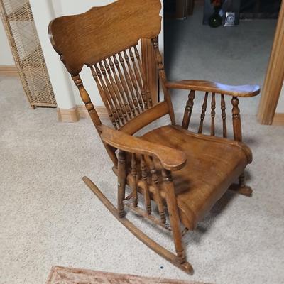Beautiful early to mid-20th century oak rocking chair -Oak Press-Back Rocking Chair