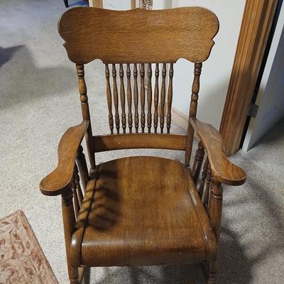 Beautiful early to mid-20th century oak rocking chair -Oak Press-Back Rocking Chair