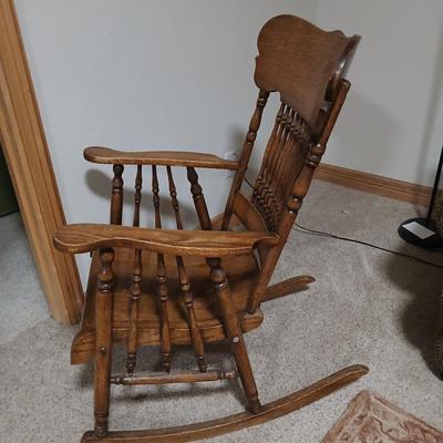 Beautiful early to mid-20th century oak rocking chair -Oak Press-Back Rocking Chair