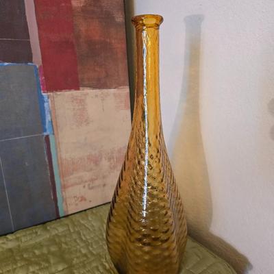 Abstract Canvas Art & Amber Swirl Vase