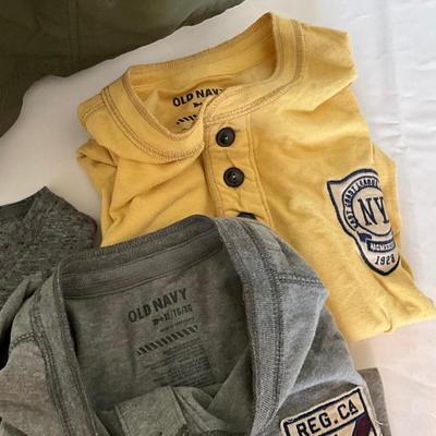 Shorts 38, Tops XL