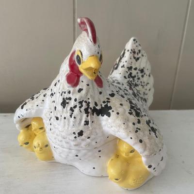 Hen and chicks ceramic storage