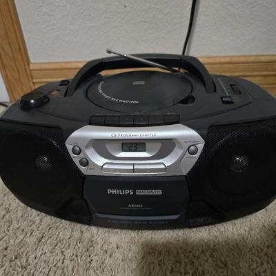 Magnavox 19" Flat-Screen TV & Philips Magnavox CD Cassette Boombox