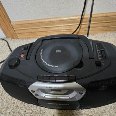 Magnavox 19" Flat-Screen TV & Philips Magnavox CD Cassette Boombox