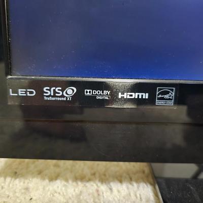 Magnavox 19" Flat-Screen TV & Philips Magnavox CD Cassette Boombox