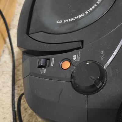 Magnavox 19" Flat-Screen TV & Philips Magnavox CD Cassette Boombox