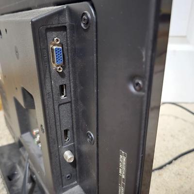 Magnavox 19" Flat-Screen TV & Philips Magnavox CD Cassette Boombox