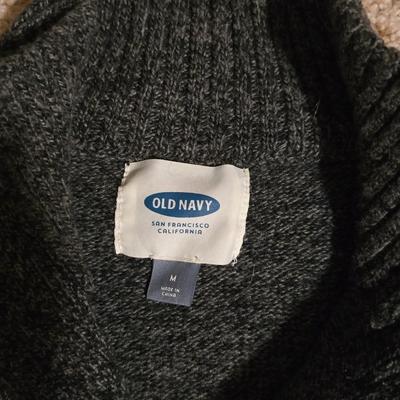 Men’s Sweaters & Scarf Lot