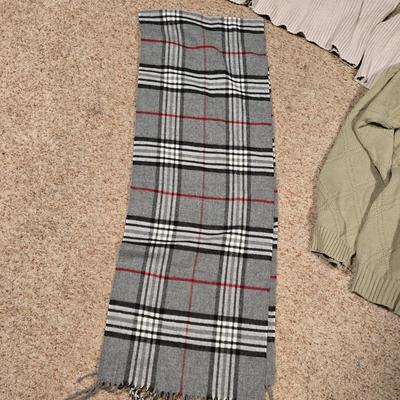 Men’s Sweaters & Scarf Lot