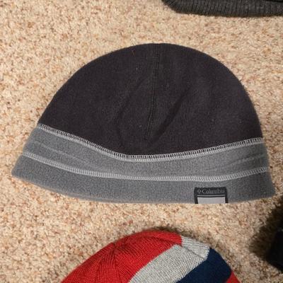 Men’s Winter Outerwear & Accessories Lot – Jackets, Scarves, Beanies & Gloves