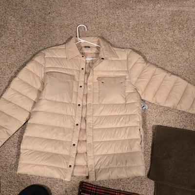 Men’s Winter Outerwear & Accessories Lot – Jackets, Scarves, Beanies & Gloves