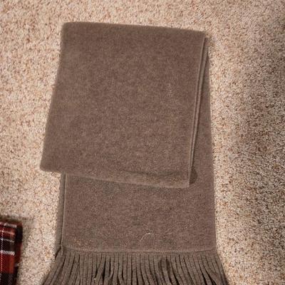 Men’s Winter Outerwear & Accessories Lot – Jackets, Scarves, Beanies & Gloves