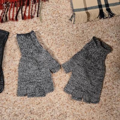 Men’s Winter Outerwear & Accessories Lot – Jackets, Scarves, Beanies & Gloves