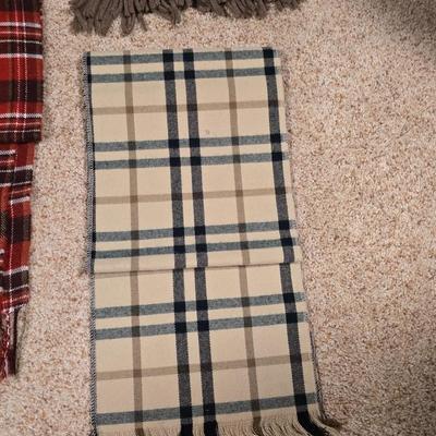 Men’s Winter Outerwear & Accessories Lot – Jackets, Scarves, Beanies & Gloves