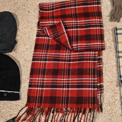 Men’s Winter Outerwear & Accessories Lot – Jackets, Scarves, Beanies & Gloves